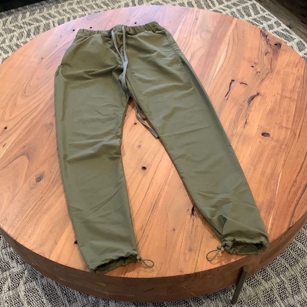 Mnml Joggers Size Small Used Like New - image 1